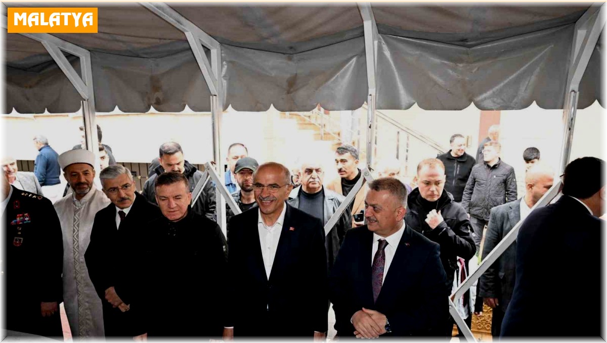 Malatya'da resmi bayramlaşma Kernek Karagözlüler Camisi'nde yapıldı