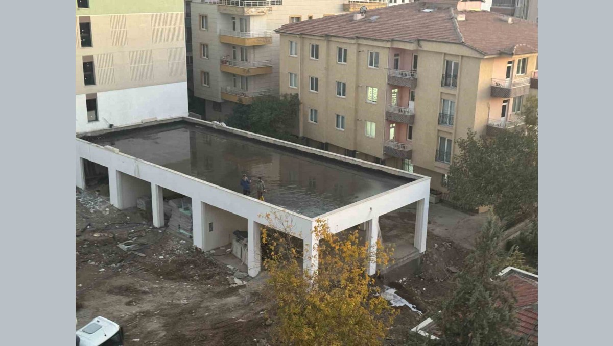 Malatya'da rezerv alandaki inşaat suyla doldu, tahliye için duvar delindi