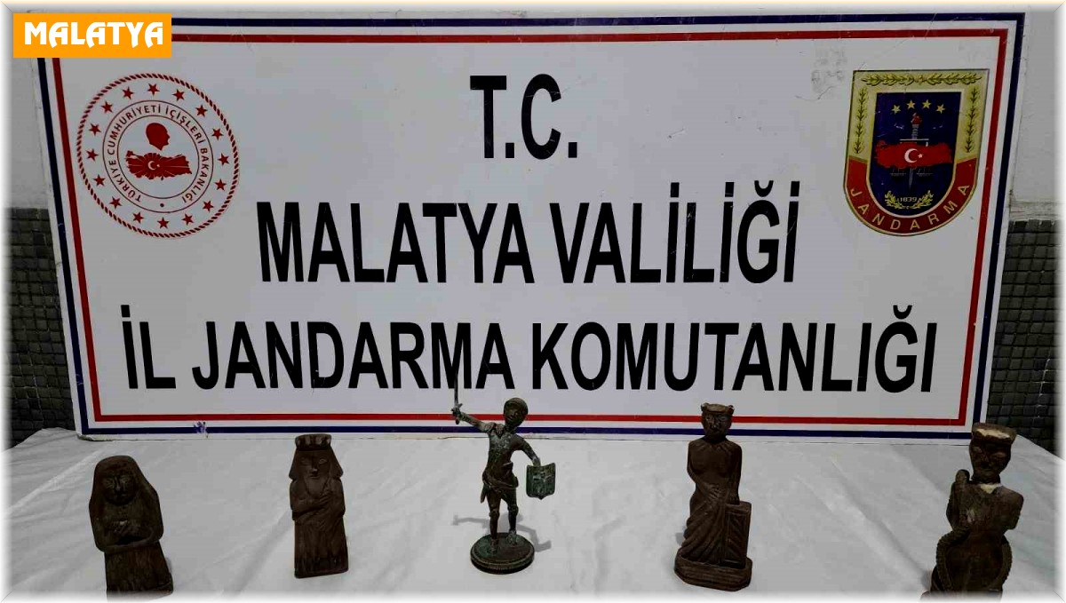 Malatya'da Roma dönemine ait 5 heykel ele geçirildi