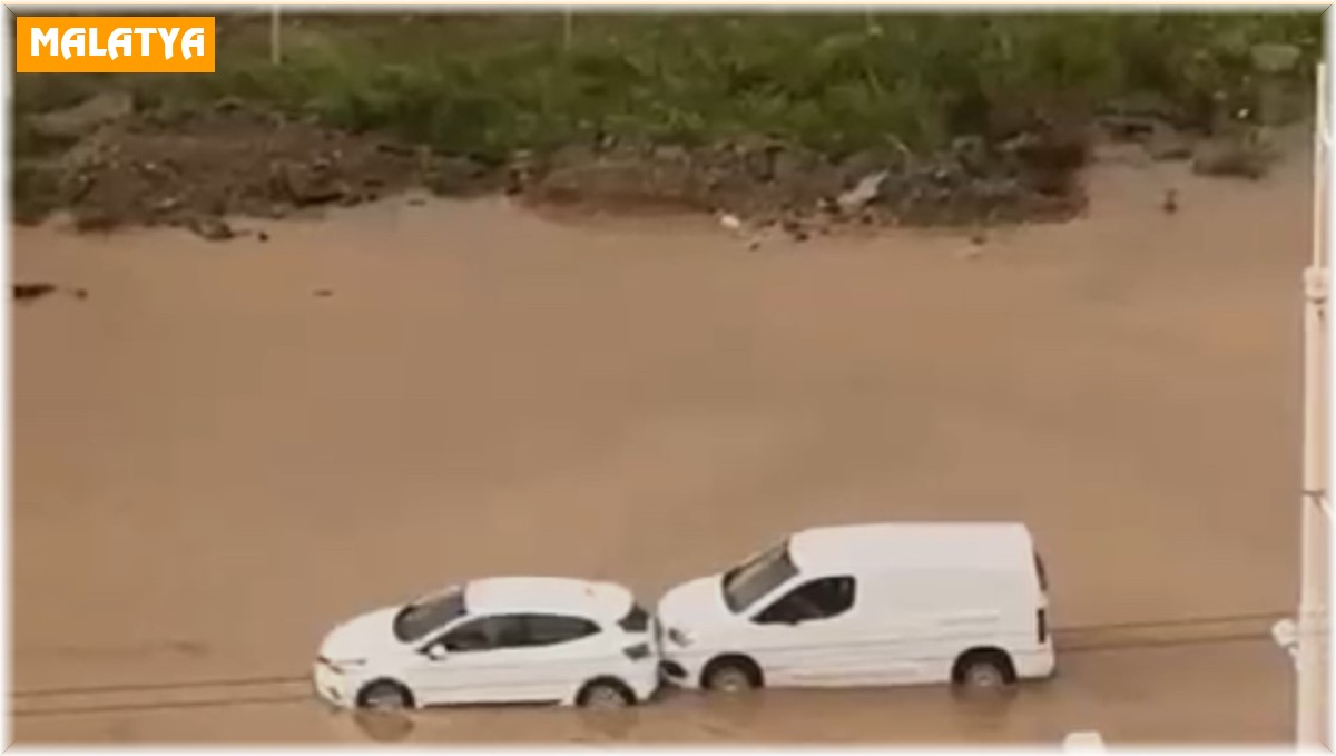 Malatya'da sağanak etkili oldu yollar göle döndü