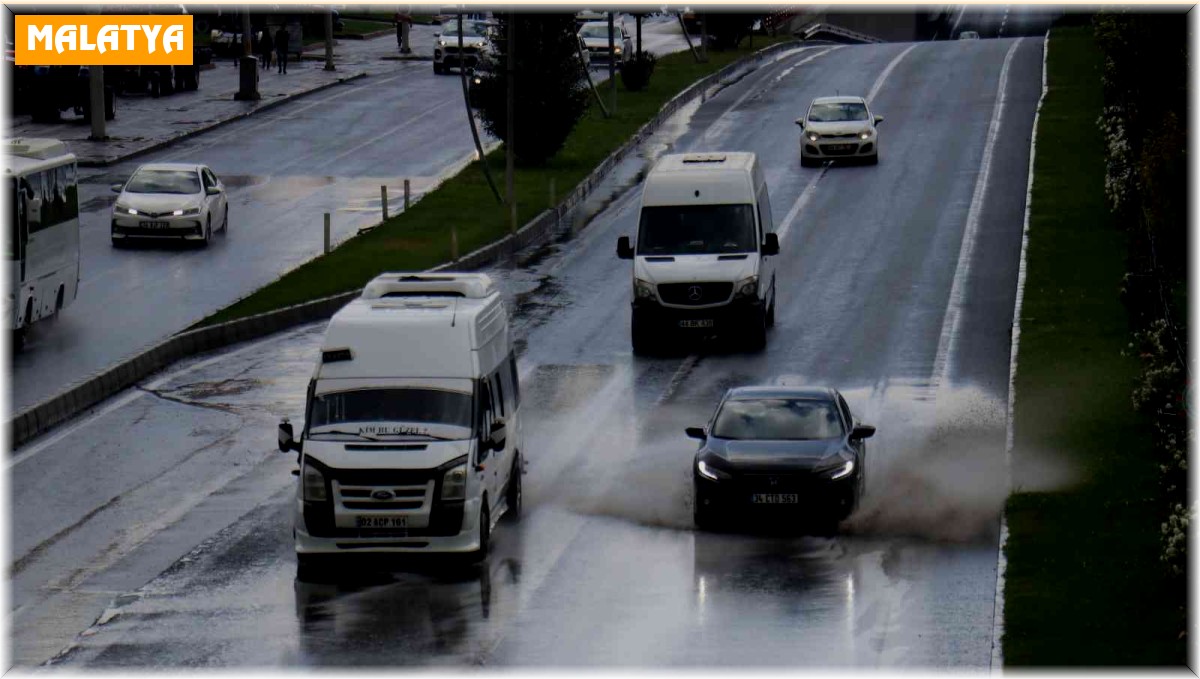 Malatya'da sağanak yağış etkili oldu