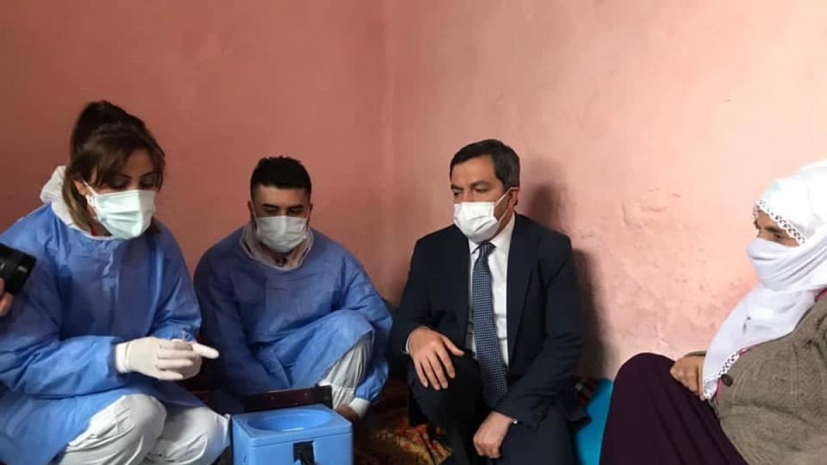 Malatya'da sağlık müdürü Covid 10 aşı çalışmalarını denetledi