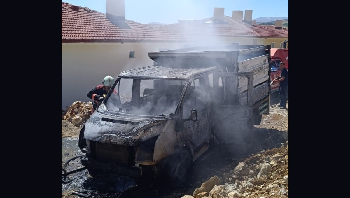 Malatya'da şantiyede araç yangını
