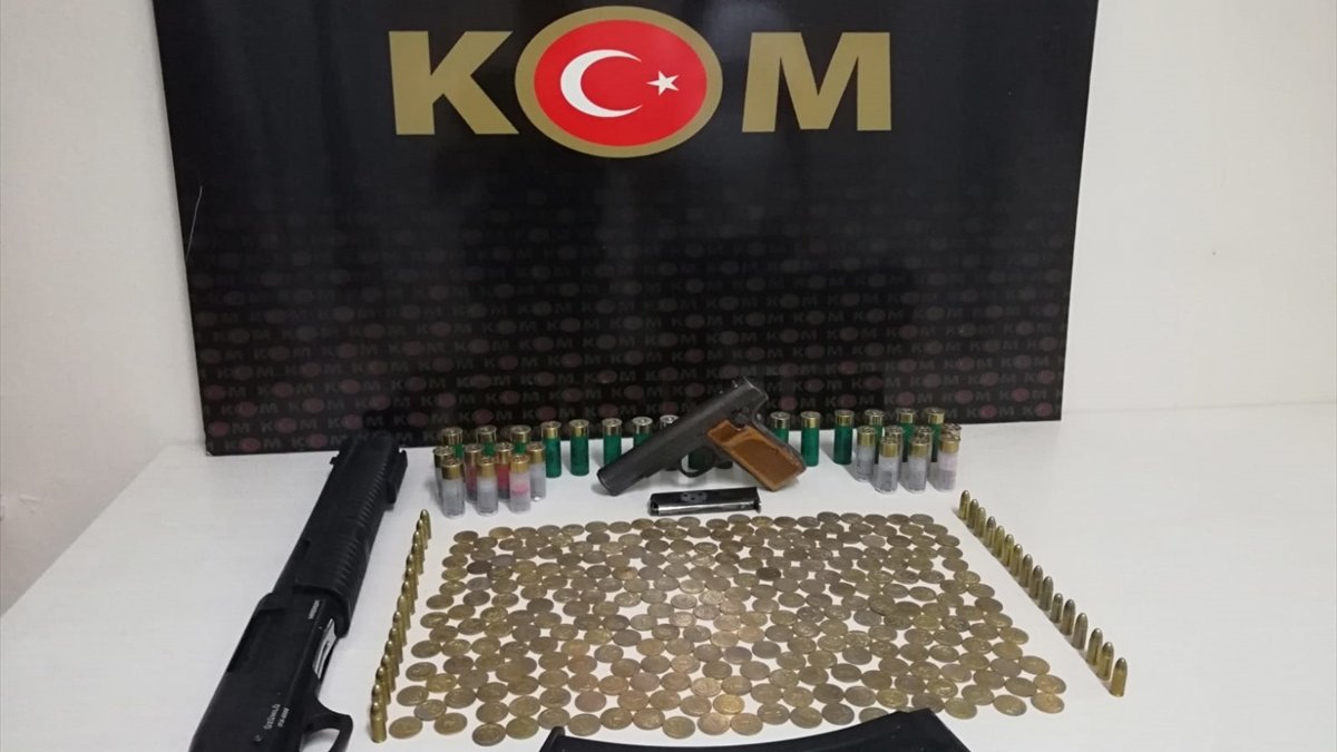 Malatya'da silah ticareti operasyonunda 289 sikke ele geçirildi