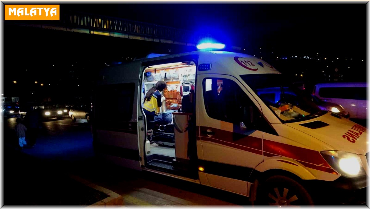 Malatya'da sivil ekip aracı kaza yaptı: 2'si polis 4 yaralı