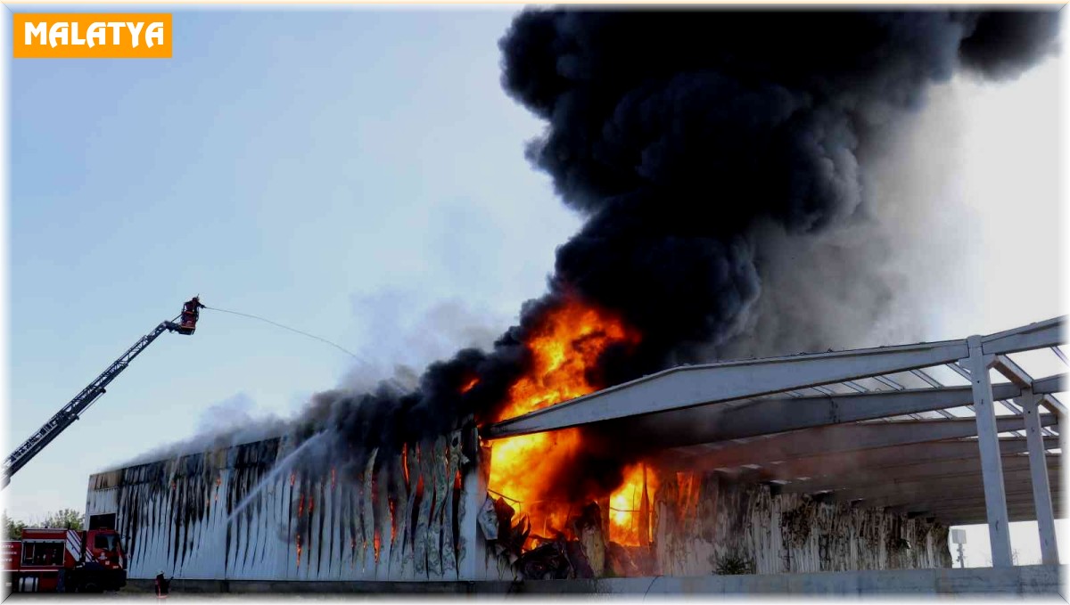 Malatya'da tadilat yapılan fabrikada yangın