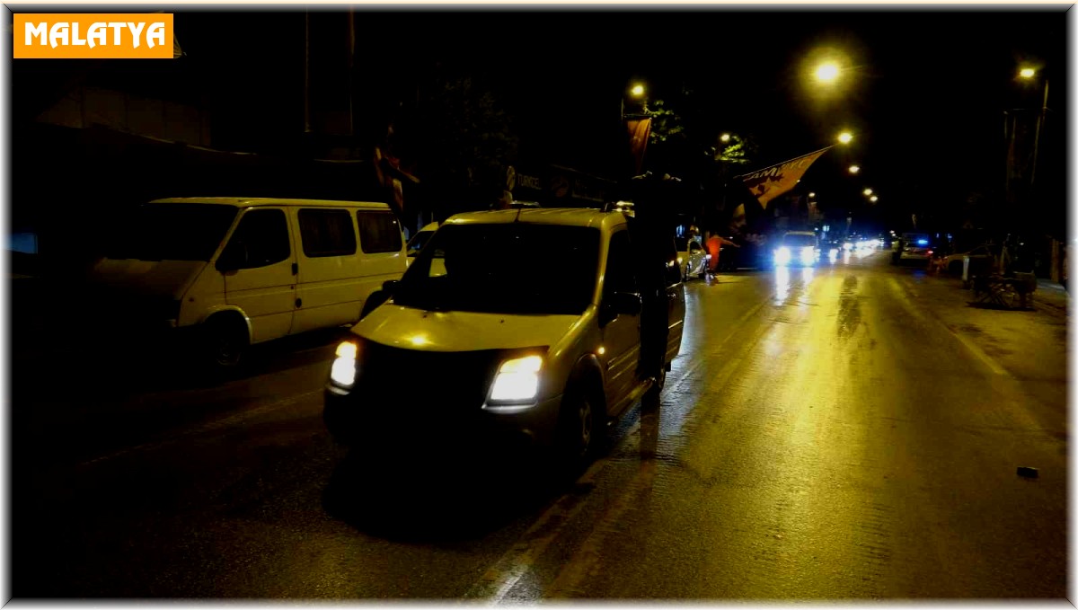 Malatya'da taraftarlar renkli görüntüler oluşturdu