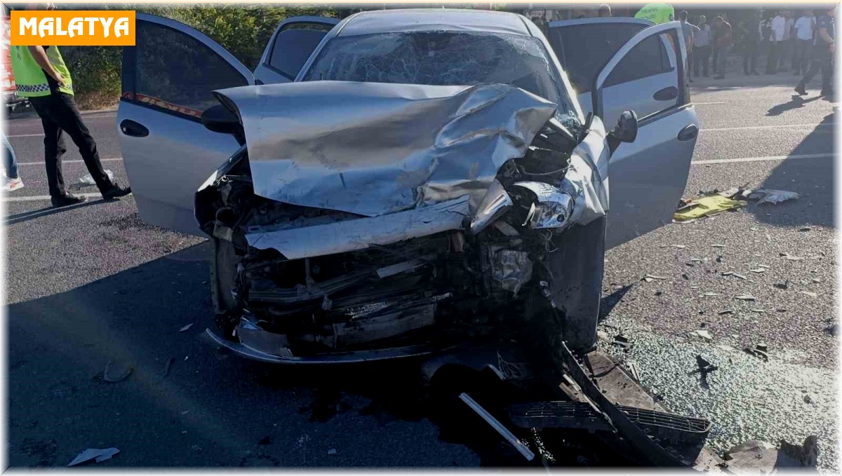 Malatya'da ticari araç ile otomobil çarpıştı: 6 yaralı