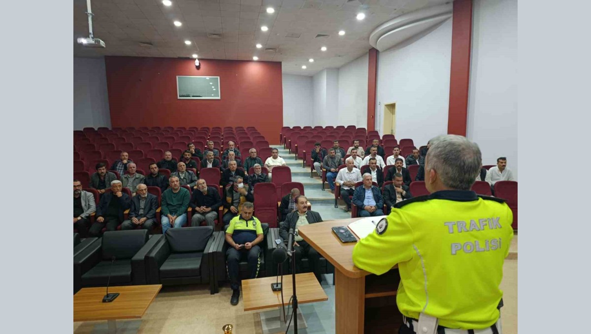 Malatya'da ticari taksi sürücülerine trafik bilgilendirmesi