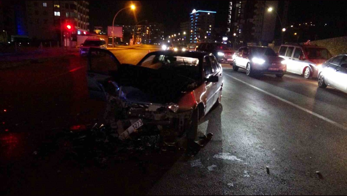 Malatya'da tır ile otomobil çarpıştı: 3 yaralı