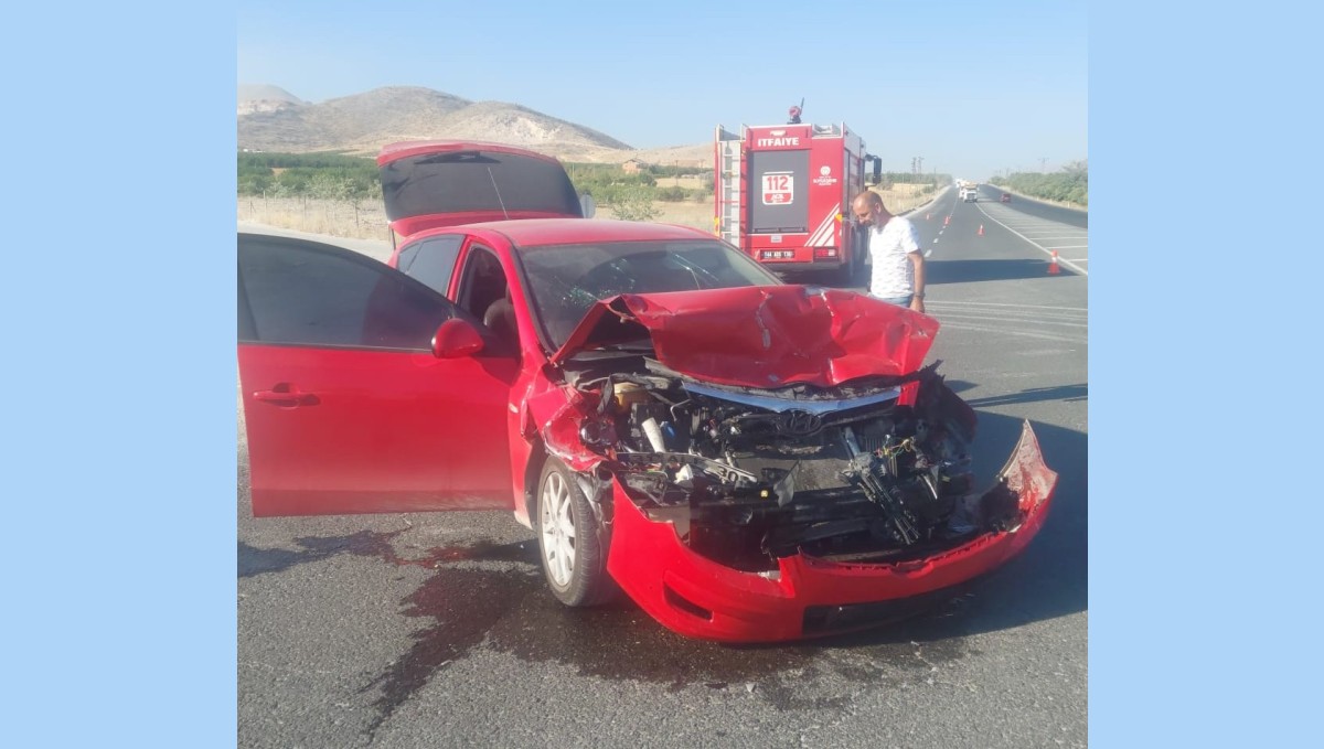 Malatya'da tır ile otomobil çarpıştı: 4 yaralı