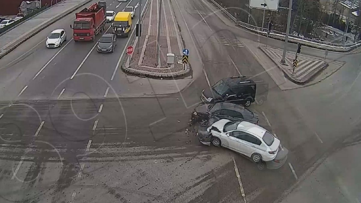 Malatya'da trafik kazaları kameralara yansıdı