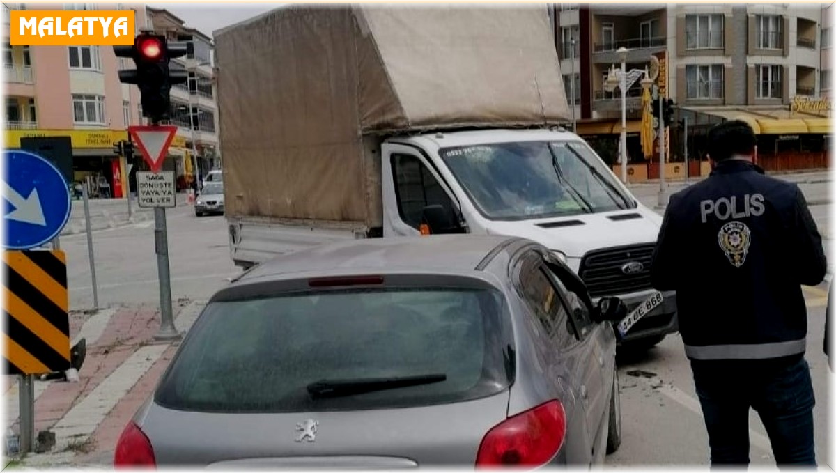 Malatya'da üç araç kazaya karıştı: 6 yaralı