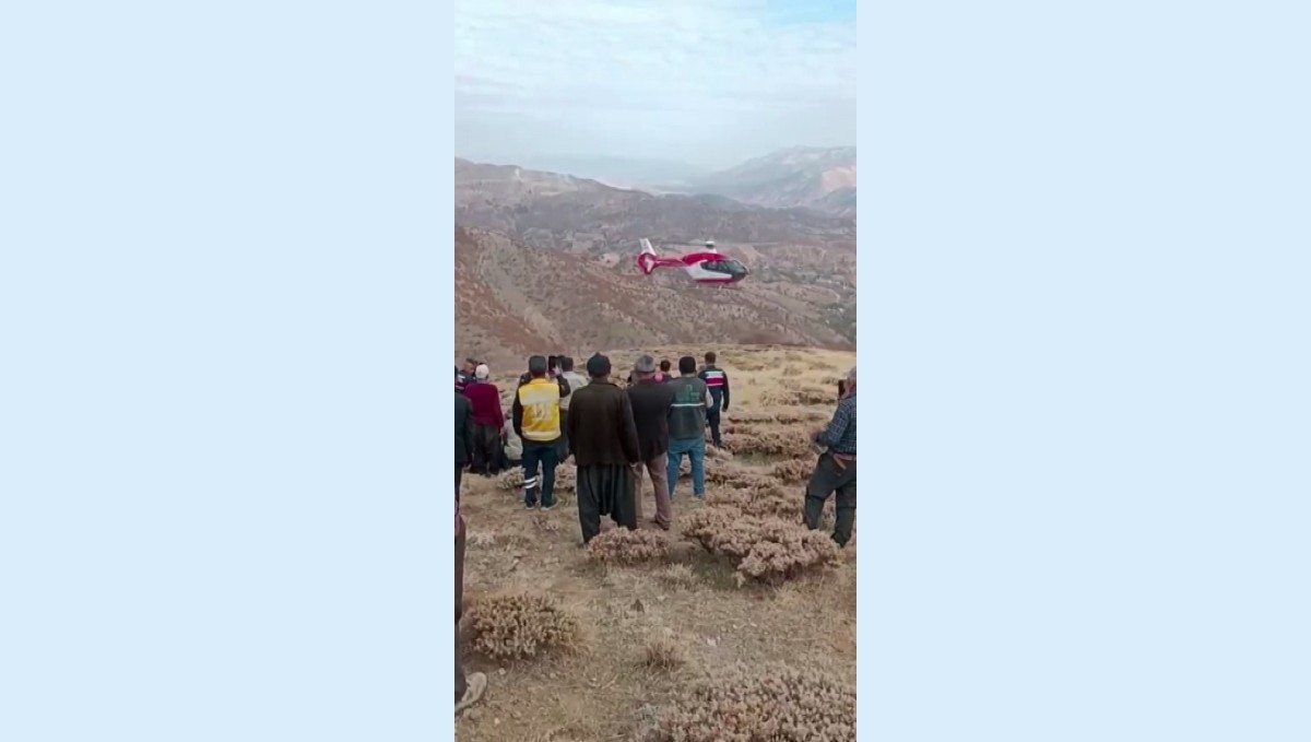 Malatya'da uçuruma yuvarlanan şahsın helikopterle sevk anları kamerada