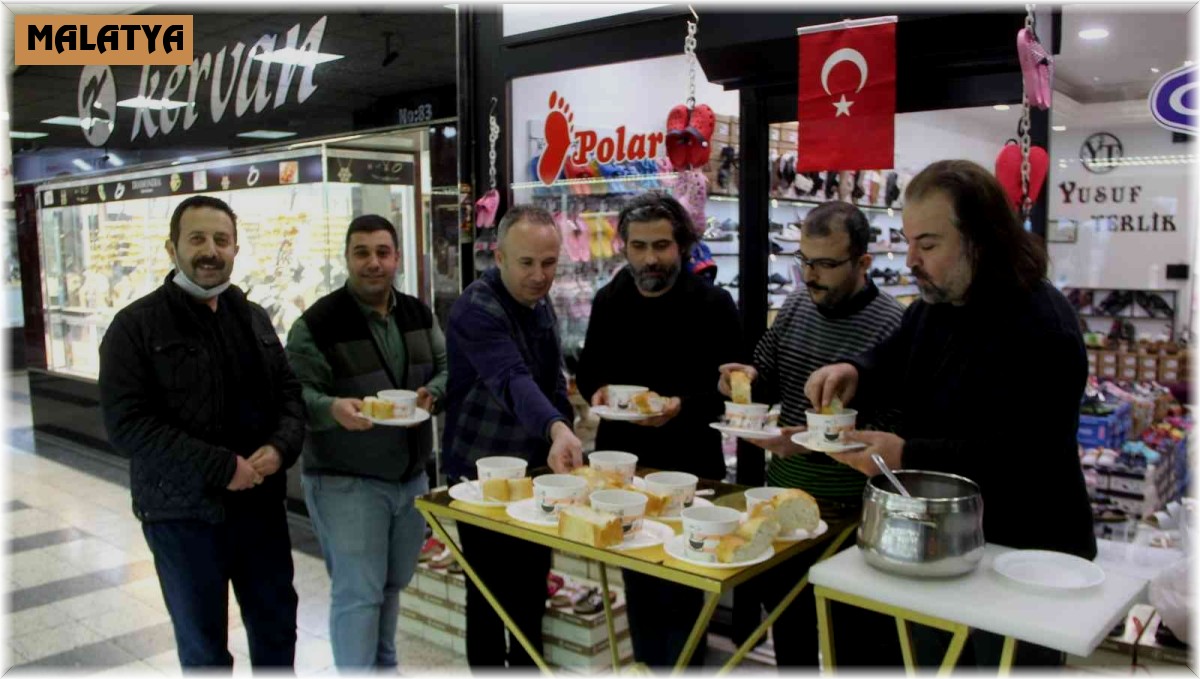 Malatya'da üzüm hoşafı dağıtıldı