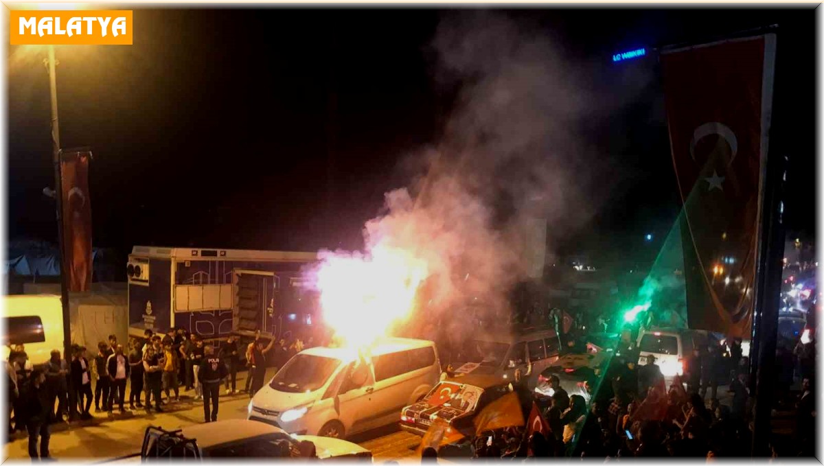 Malatya'da vatandaşlar sokaklara döküldü