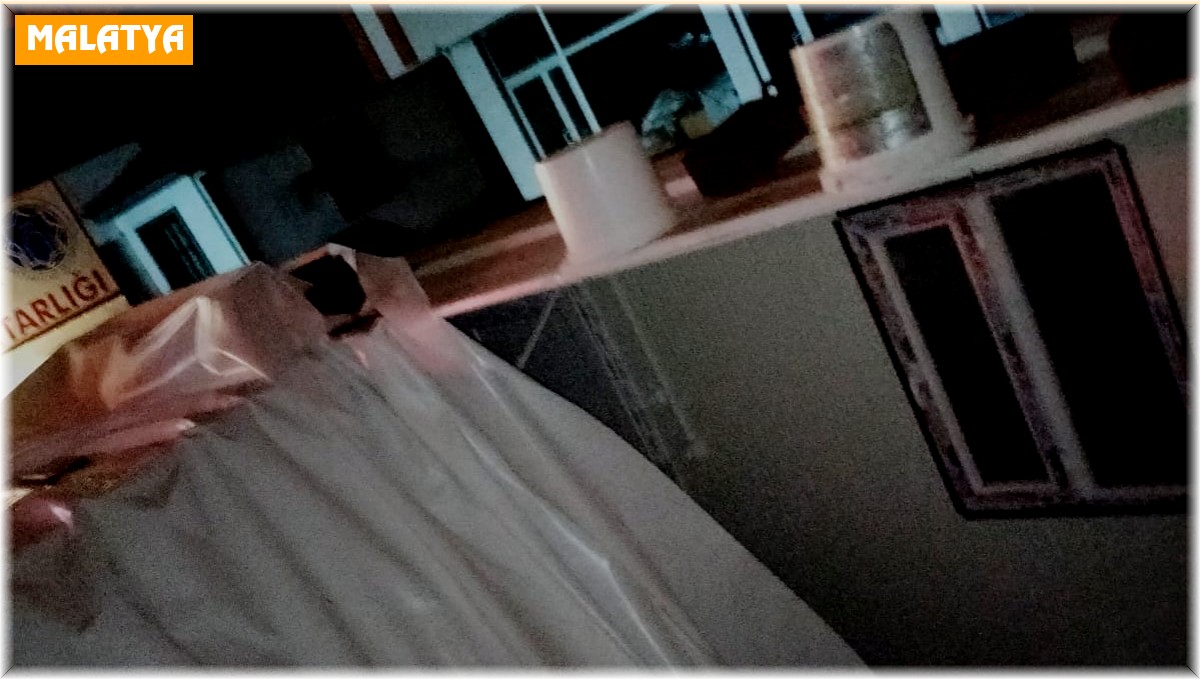 Malatya'da yağış sonrası konteynerin tavanı çöktü