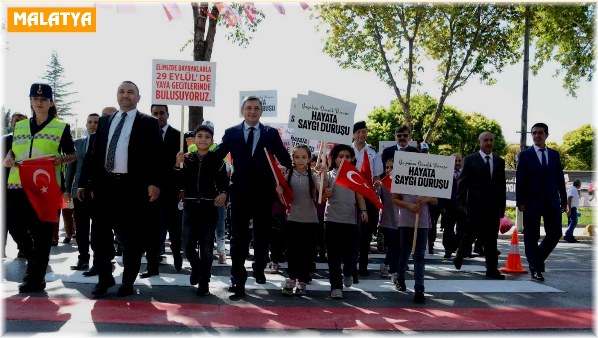 Malatya'da yaya geçitleri kırmızıya boyandı