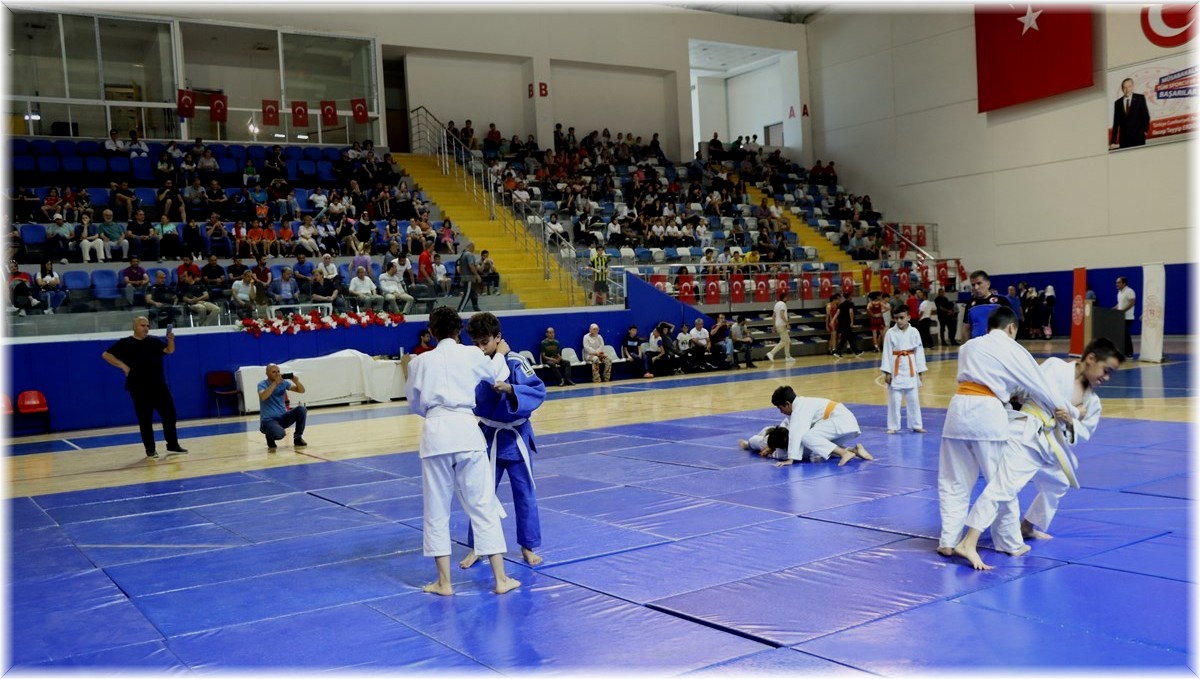 Malatya'da yaz spor okullarına gösterili açılış
