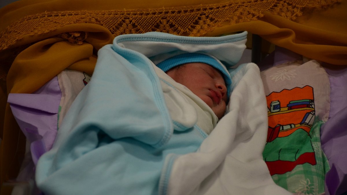 Malatya'da yeni yılın ilk bebeği 'Yunus Emre' oldu