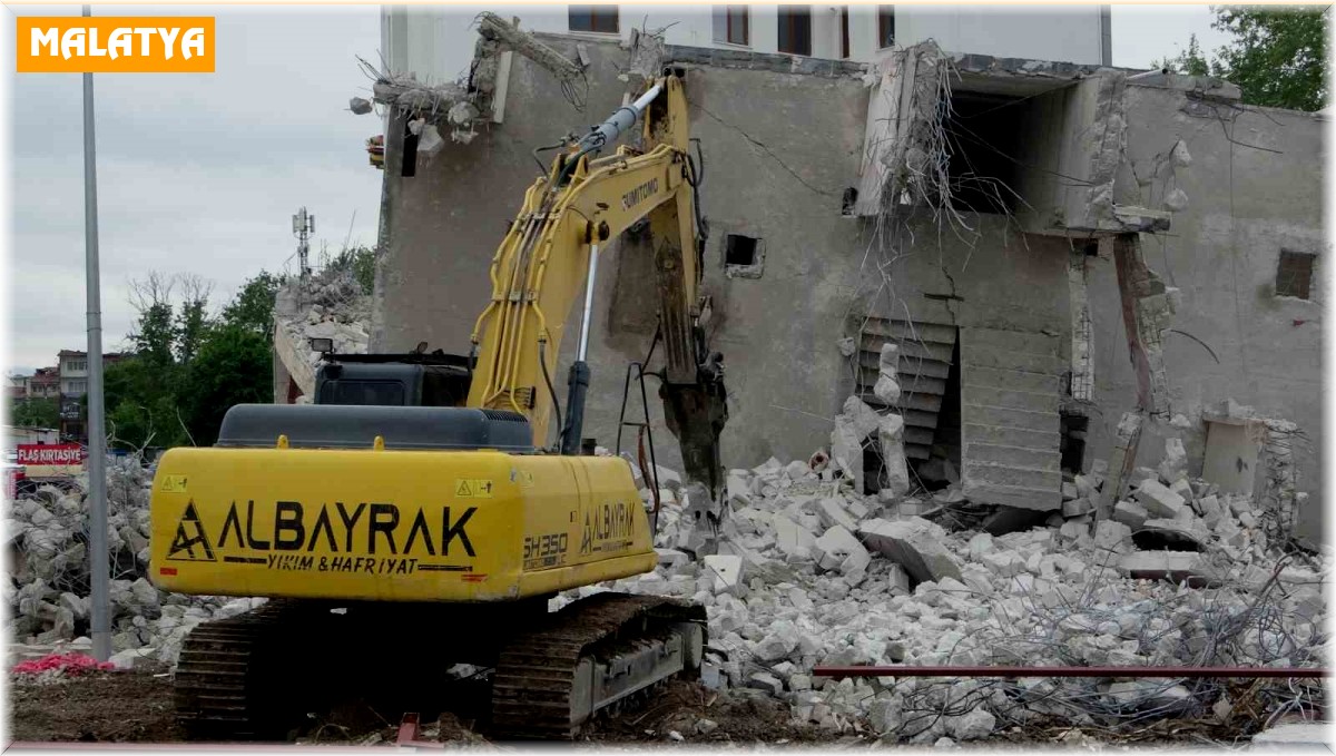 Malatya'da yıkımlar ve inşa çalışmaları sürüyor