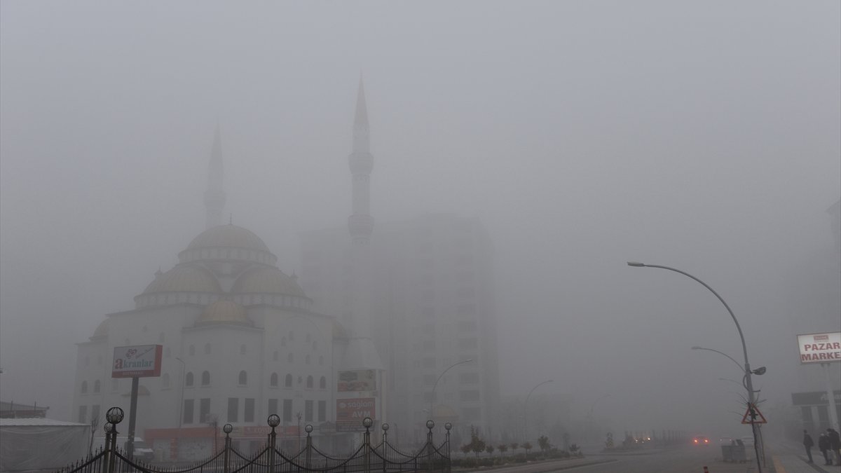 Malatya'da yoğun sis ulaşımı olumsuz etkiliyor