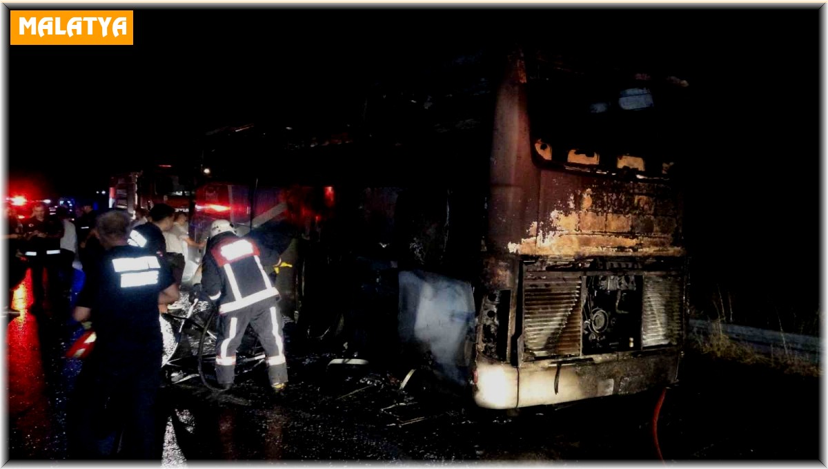 Malatya'da yolcu otobüsü alev alev yandı: Facianın eşiğinden dönüldü