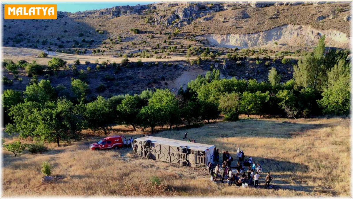 Malatya'da yolcu otobüsü şarampole uçtu: 3'ü ağır 11 yaralı