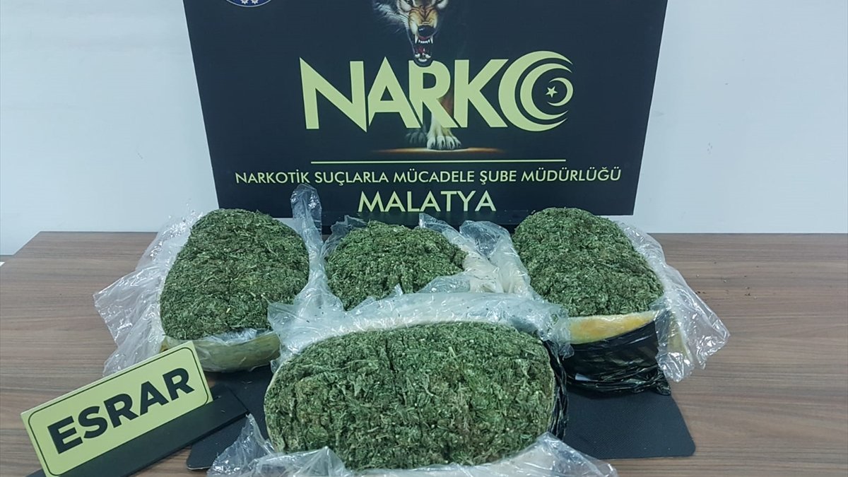 Malatya'da yolcu otobüsünde 4 kilo 40 gram esrar ele geçirildi