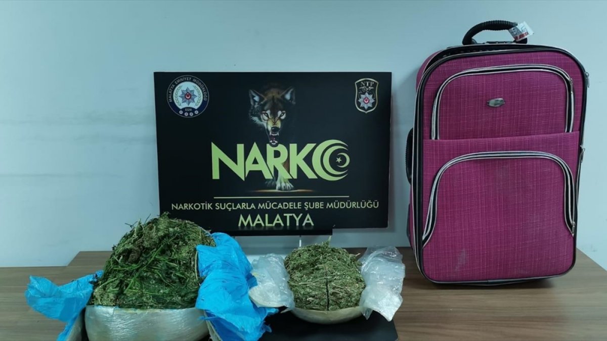 Malatya'da yolcu otobüsünde 4 kilo 850 gram esrar ele geçirildi