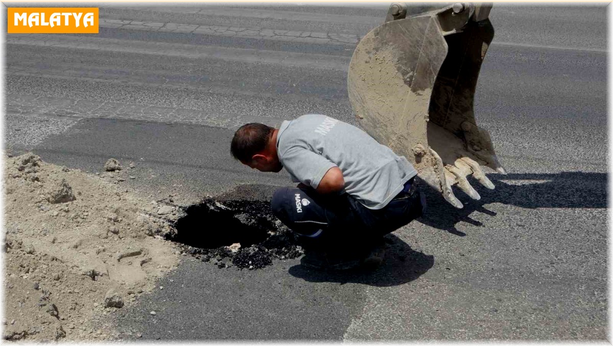 Malatya'da yolda çökme meydana geldi