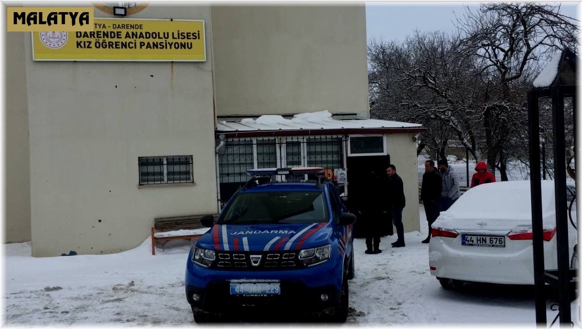 Malatya'da yolda kalan vatandaşlar yurtta ağırlanıyor