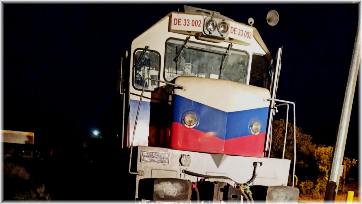 Malatya'da Yük treni hemzemin geçitte eşek arabasına çarptı: 1 ağır yaralı