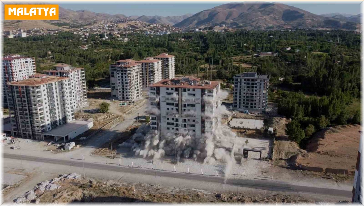 Malatya'da yüksek katlı binaların patlatılarak yıkılmasına başlanıldı