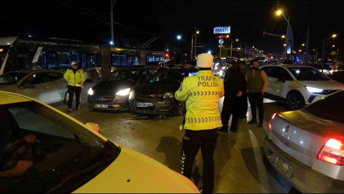 Malatya'da zincirleme kaza: 2 yaralı