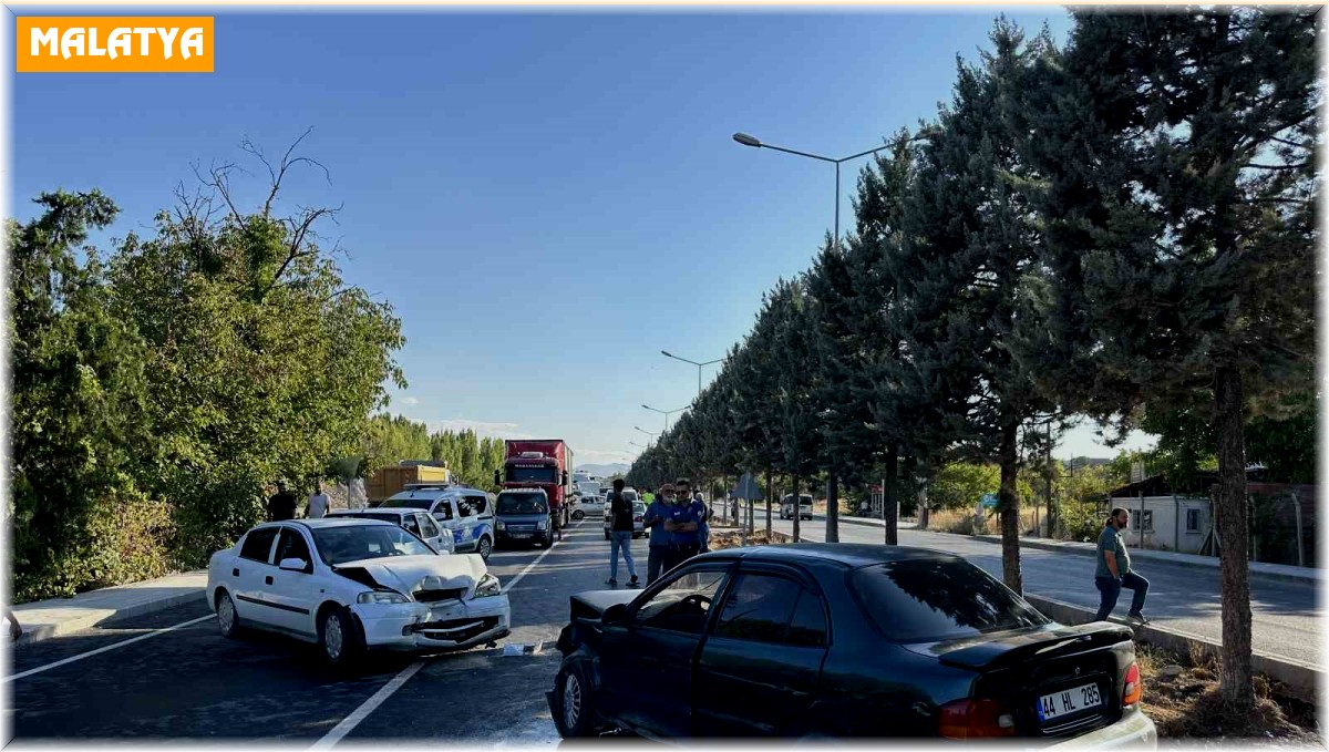 Malatya'da zincirleme trafik kazası: 3 yaralı