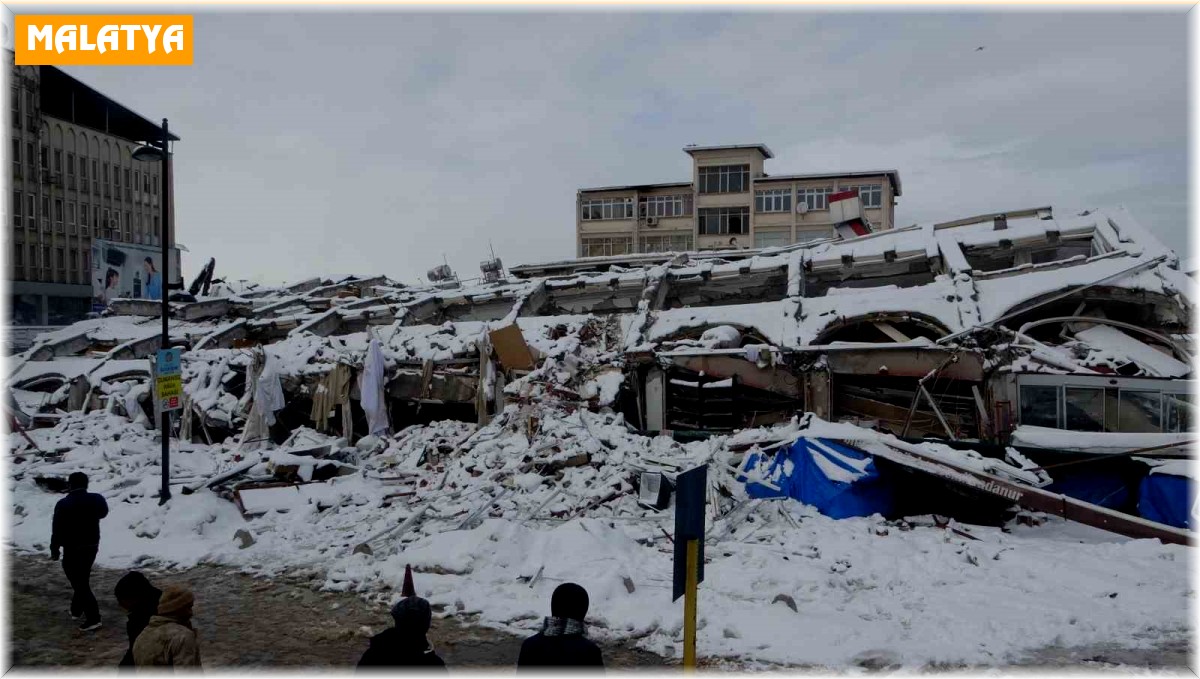 Malatya'daki 4 katlı otel 10'dan fazla kişiye mezar oldu