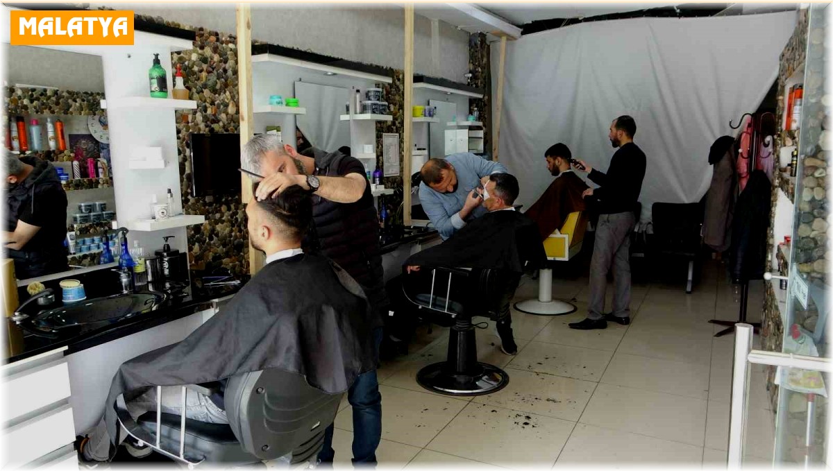 Malatya'daki depremzede kuaförlerden meslek dayanışması