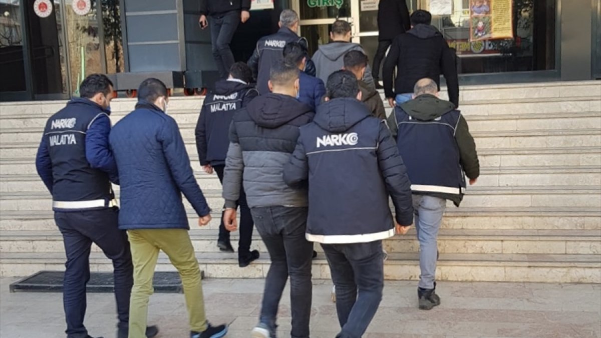 Malatya'daki uyuşturucu operasyonunda yakalanan 13 zanlı tutuklandı
