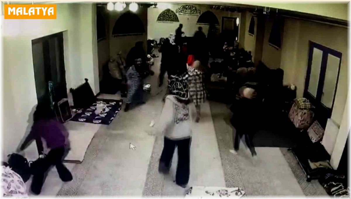 Malatya depreminde panik anları güvenlik kamerasına yansıdı