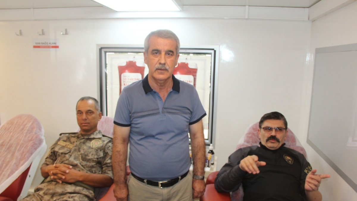 Malatya Emniyetinden "15 Temmuz anısına" kan bağışı