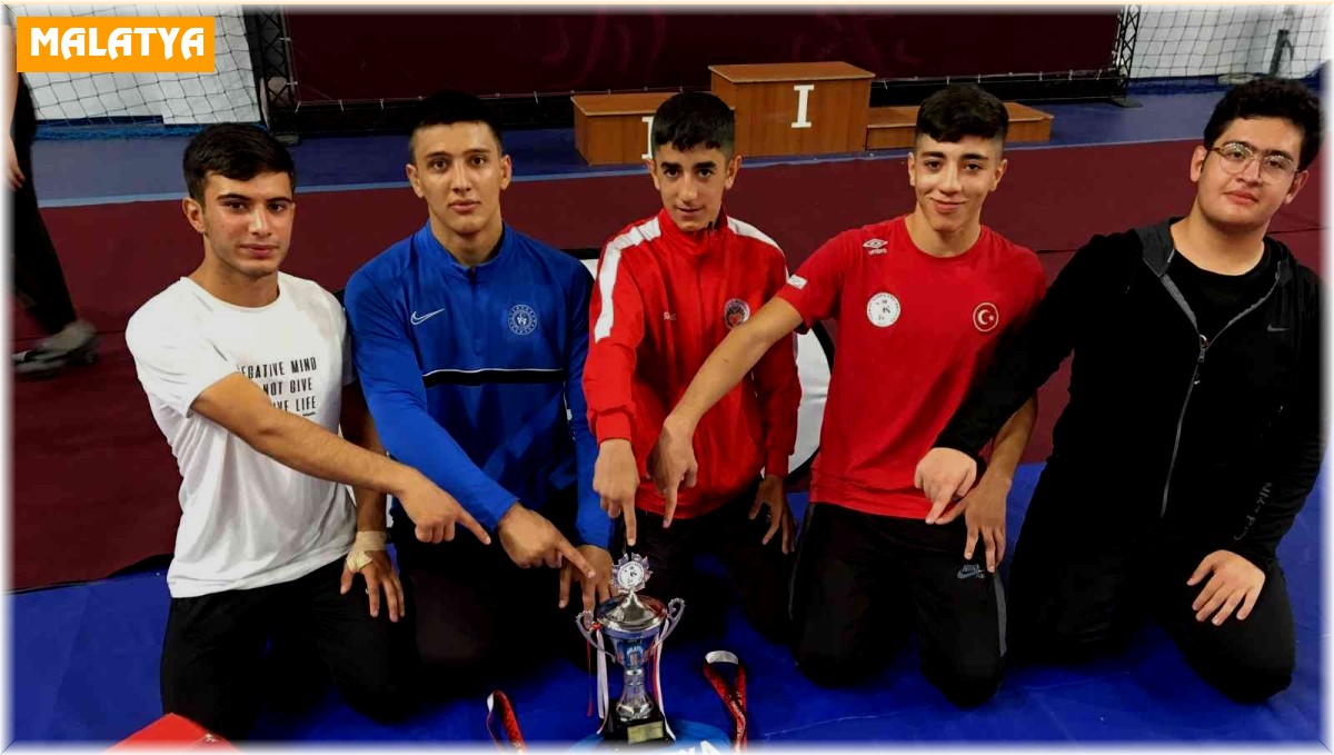 Malatya Gençlik Güreş takımı 1.Lig'e yükselmeyi başardı