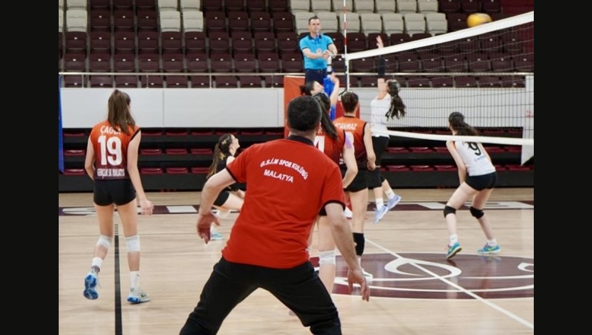 Malatya Gençlik ve Spor İl Müdürlüğü Voleybol Takımı grup şampiyonu oldu