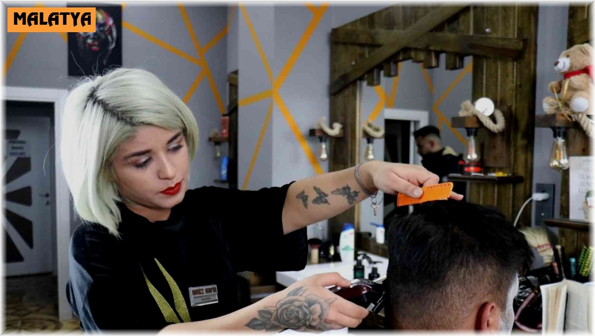 Malatya'nın tek kadın erkek kuaförü