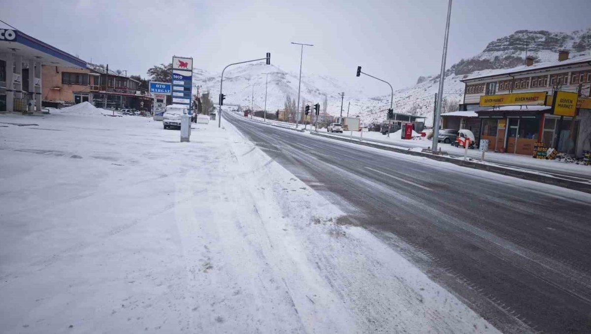 Malatya'nın yüksek kesimlerinde kar yağışı etkili oluyor
