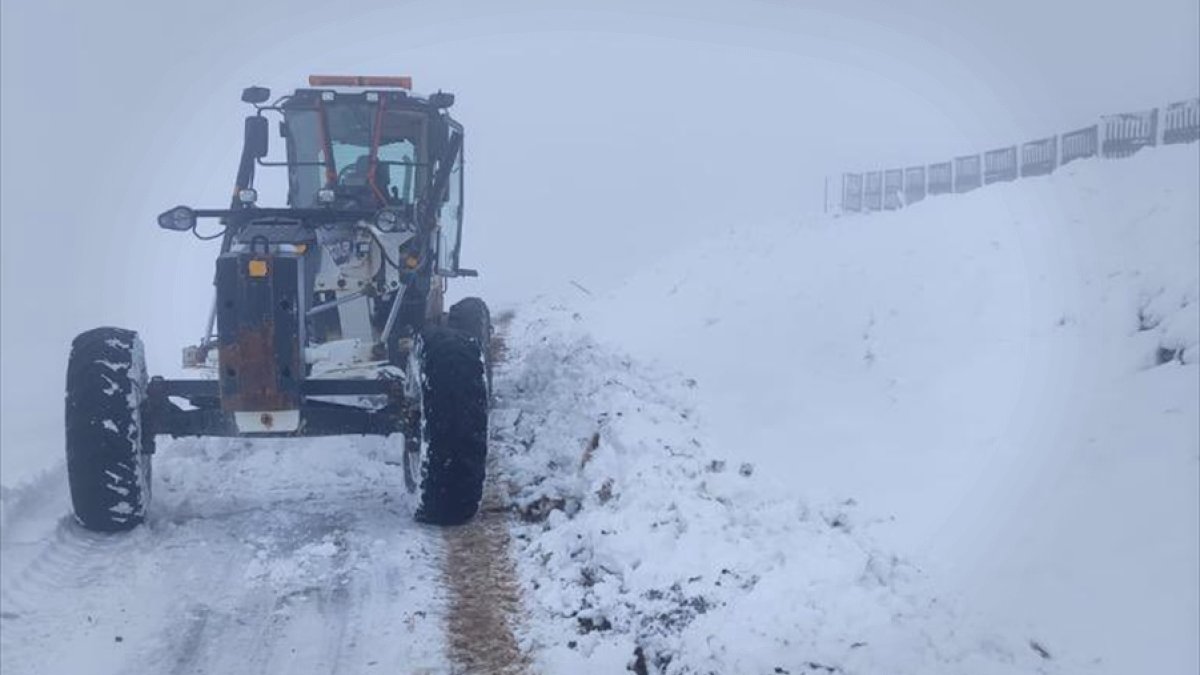 Malatya'nın yüksek kesimlerine kar yağdı