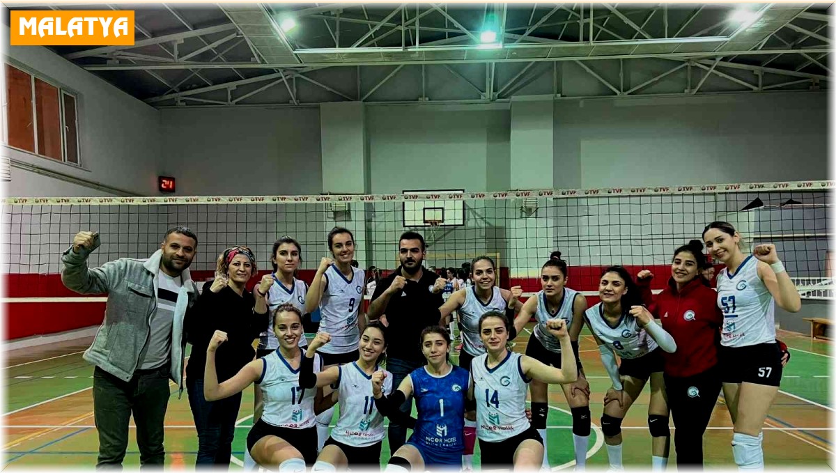 Malatya temsilcisi voleybolcular zirveyi bırakmıyor