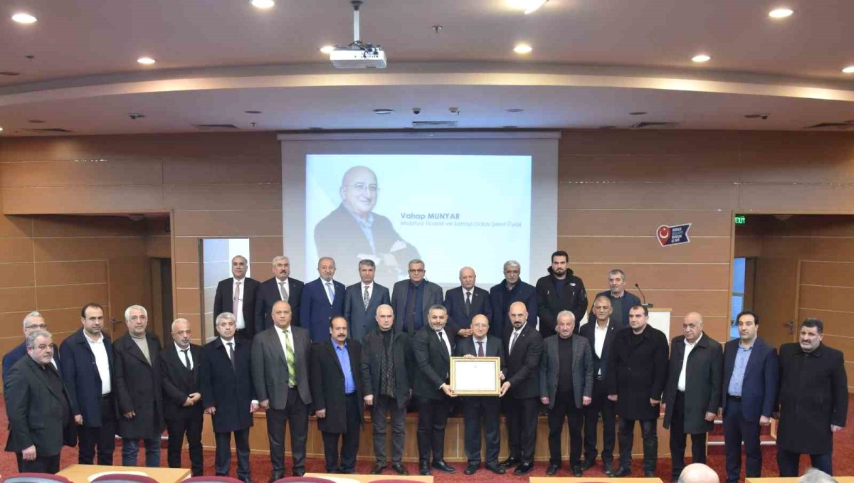 Malatya TSO'dan Vahap Munyar'a "Şeref Üyeliği Beratı"