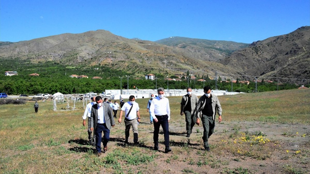 Malatya Valisi Baruş deprem konutları için yer tespit incelemesinde bulundu