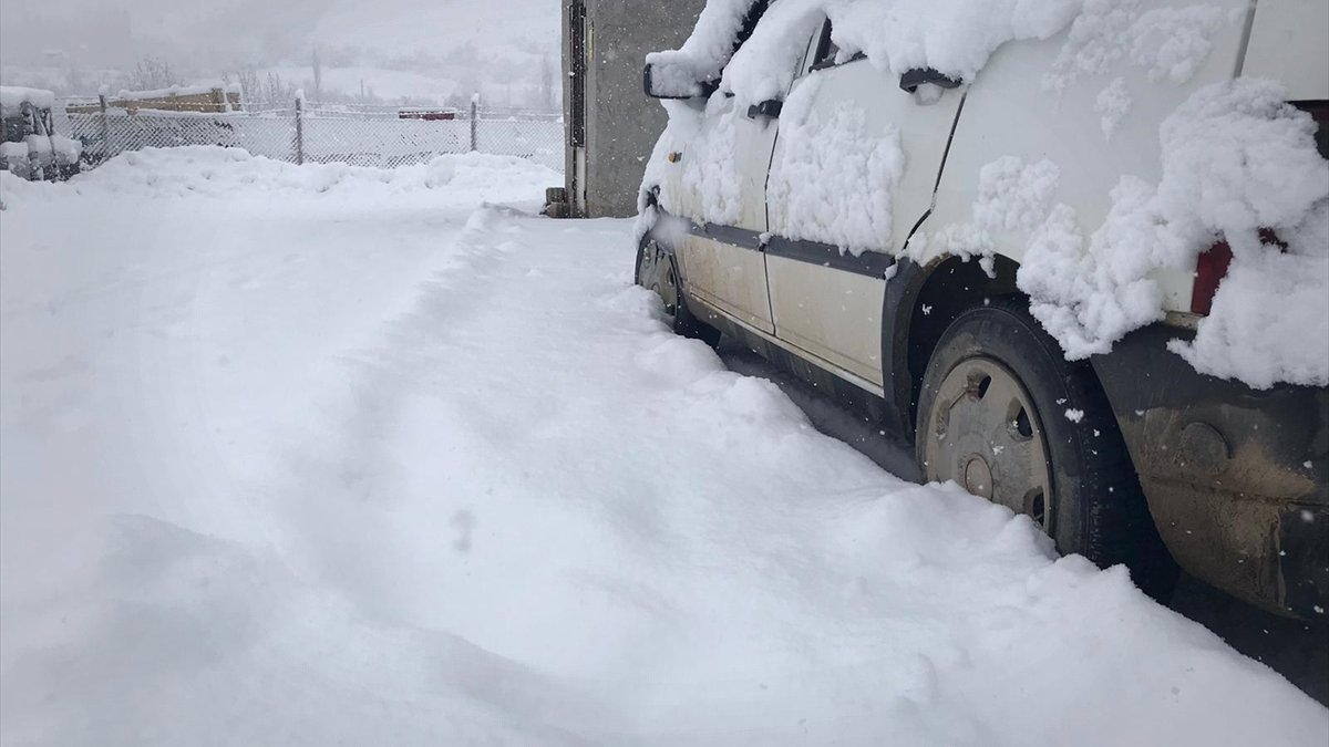 Malatya ve Kahramanmaraş'ta kar yağışı etkili oluyor